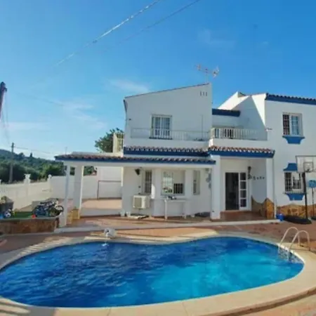 House Famara,in For Family And Friends Pool Villa *