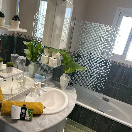 Villa House Famara,in For Family And Friends Pool Malaga