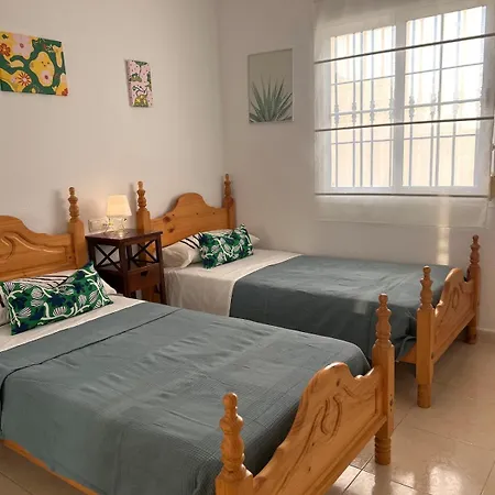 House Famara,in For Family And Friends Pool Malaga