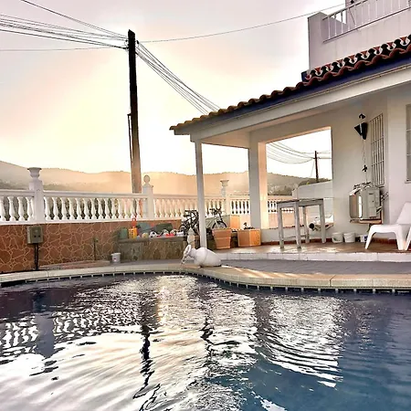 House Famara,in For Family And Friends Pool Villa Malaga